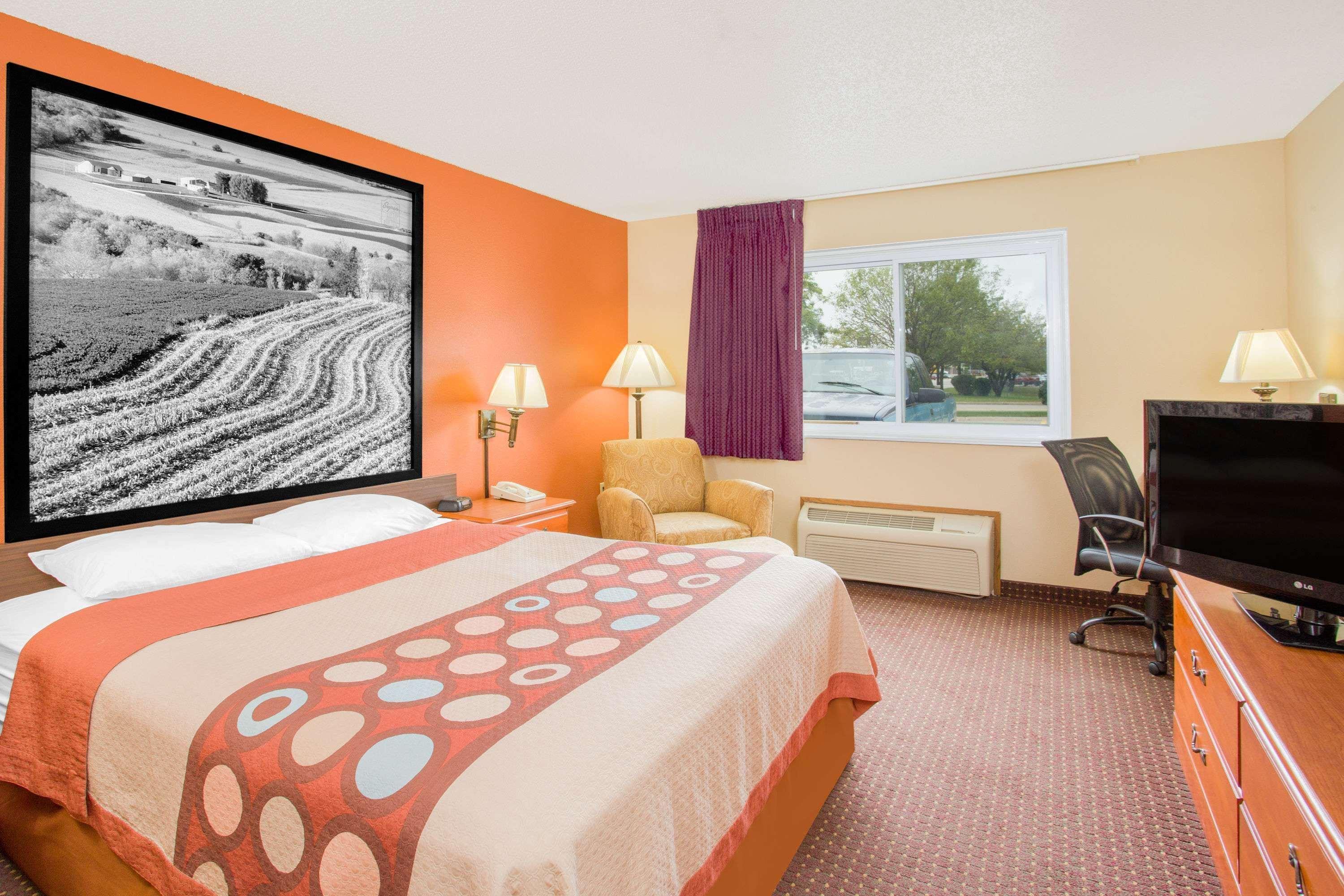 Super 8 By Wyndham Waverly Exteriör bild
